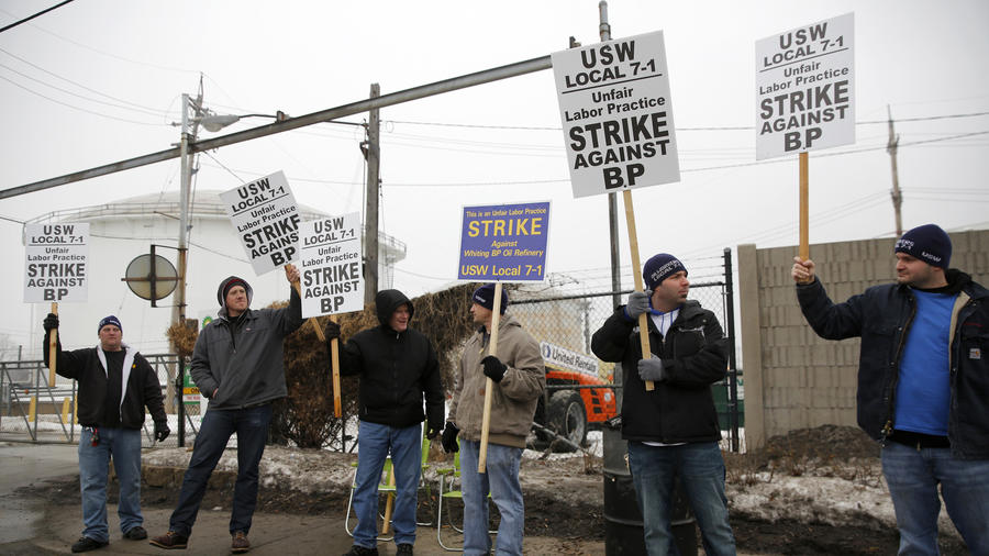 chi-bp-strikers-in-whiting-ind-20150208-005.jpg